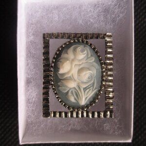 Vintage Blue Rose Cameo Brooch/Pin